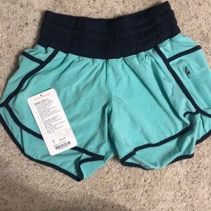 Lululemon Tracker Shorts in menthol color size 6